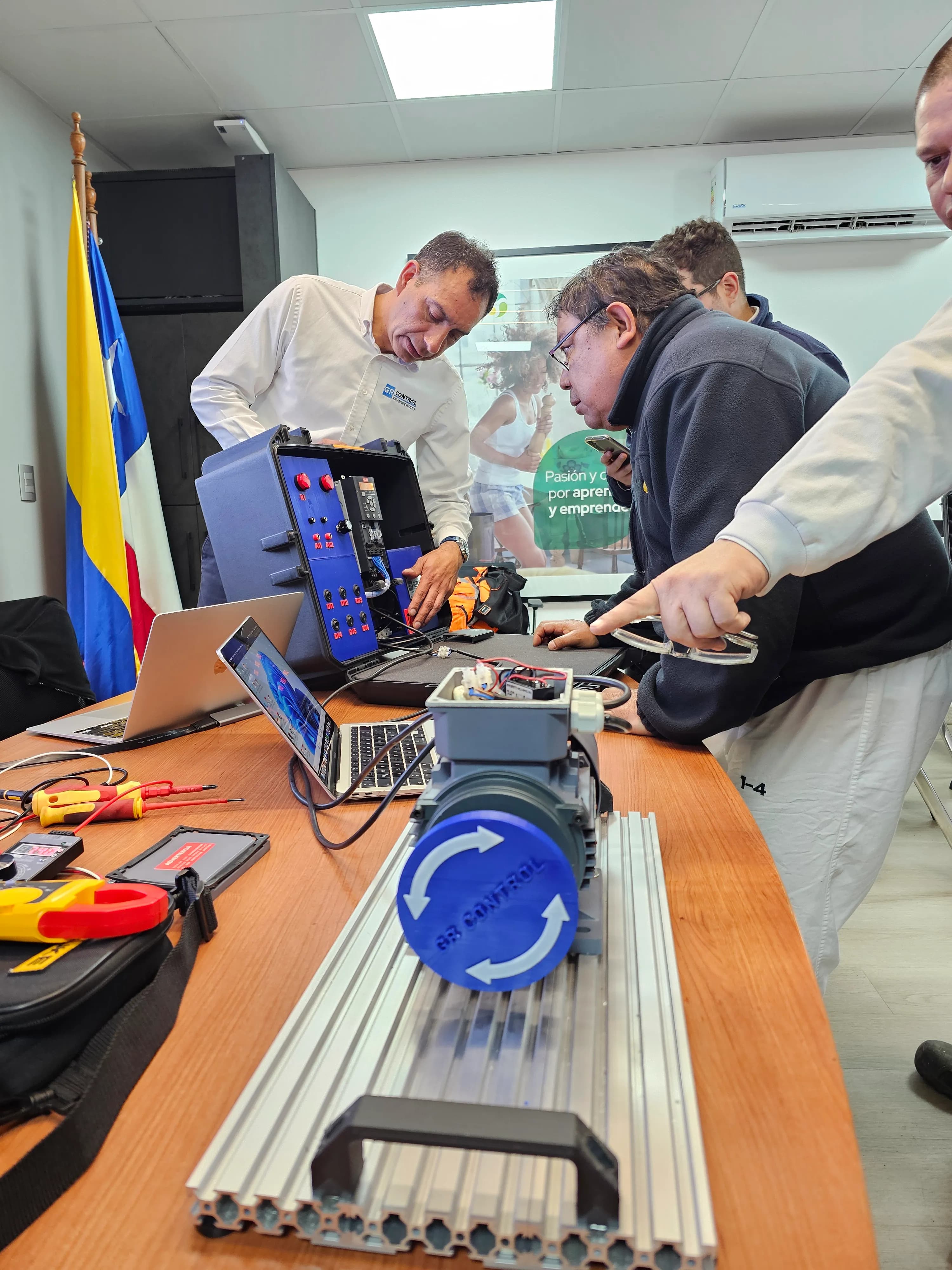 Capacitación técnica en Alianza Team